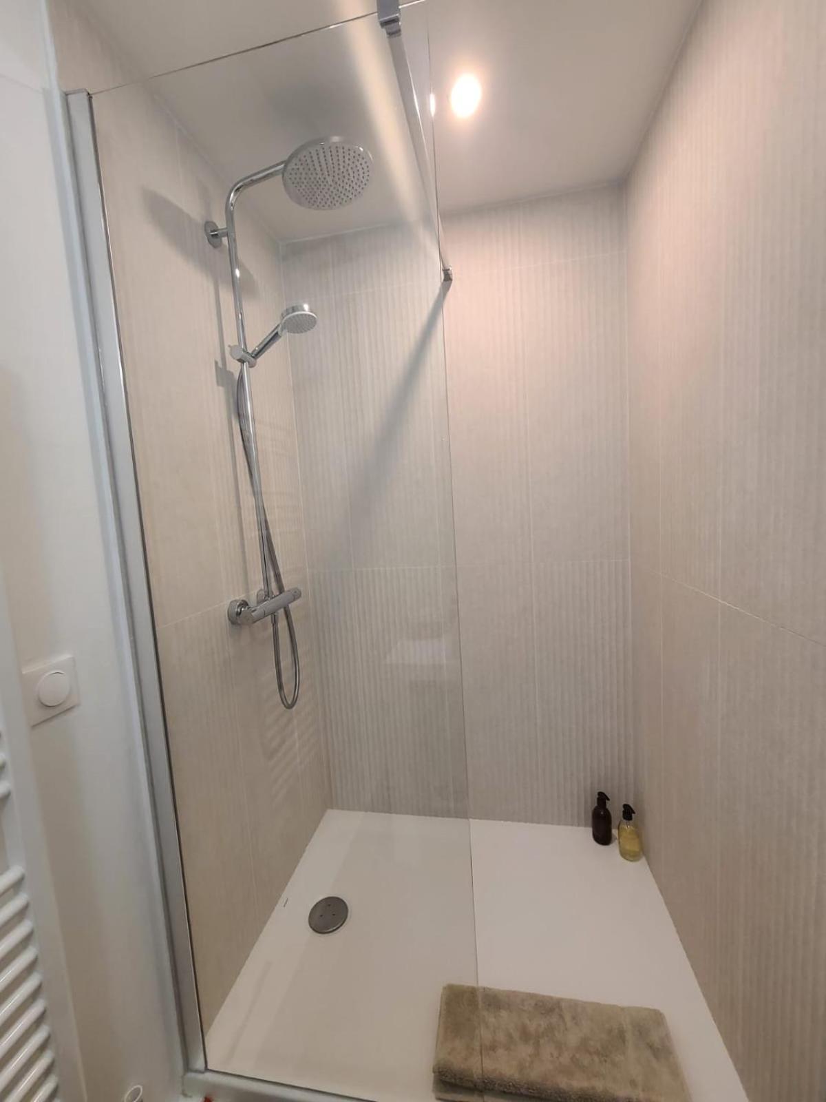 Superbe Appartement Familial En Coeur De Ville - Parking - Petit Dej Sur Demande La Ciotat Esterno foto